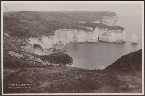Monochrome real photographic postcard showing a view of the cliffs at Flamborough in Yorkshire.
Published by Arjay Productions, Doncaster, Arjay Series, No 7129, c.1920s.
Postally unused.
Very good condition, with extremely slight corner bumps.